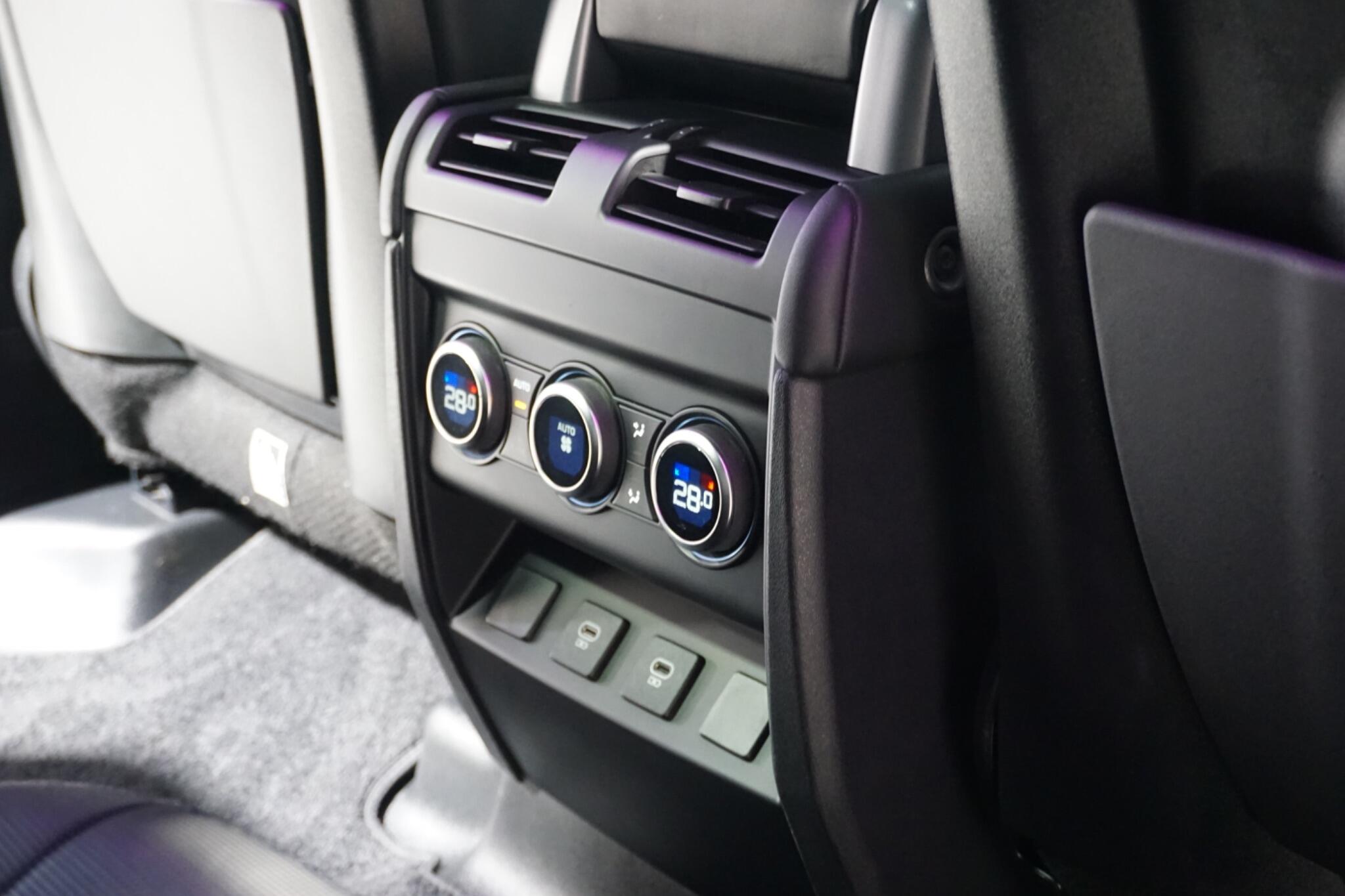 Land Rover Defender 110 3.0 D300 MHEV X-Dynamic HSE SUV 5dr Diesel Auto 4WD Euro 6 (s/s) (300 ps)